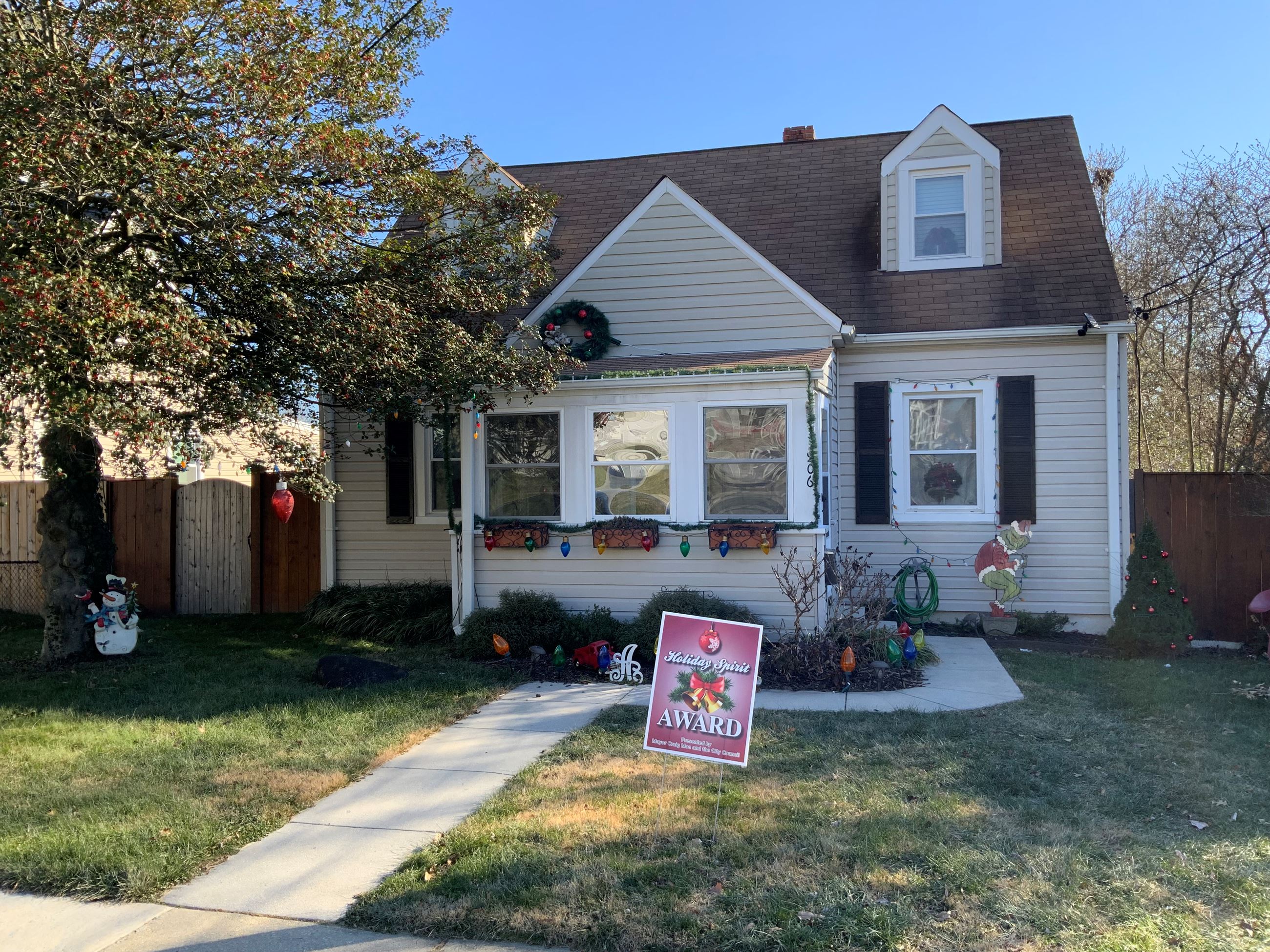 Holiday Decorations Winner - 906 Nichols Drive